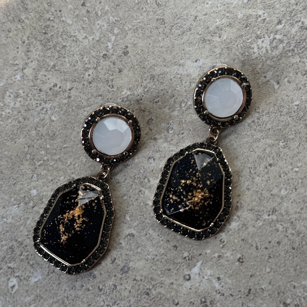 💖4/$30 NEW vintage inspired Black and Gold Dangle Earrings